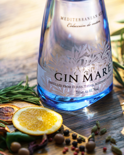 Eine Flasche Gin Mare