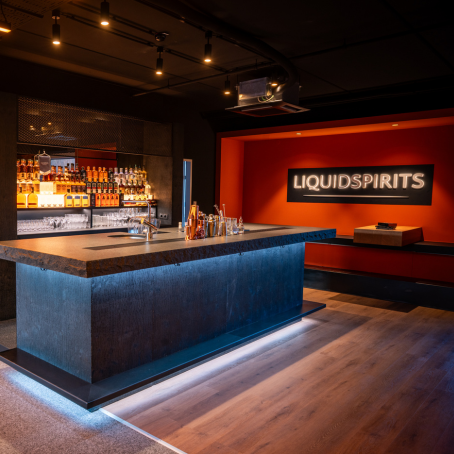 LQS Büro mit Bar